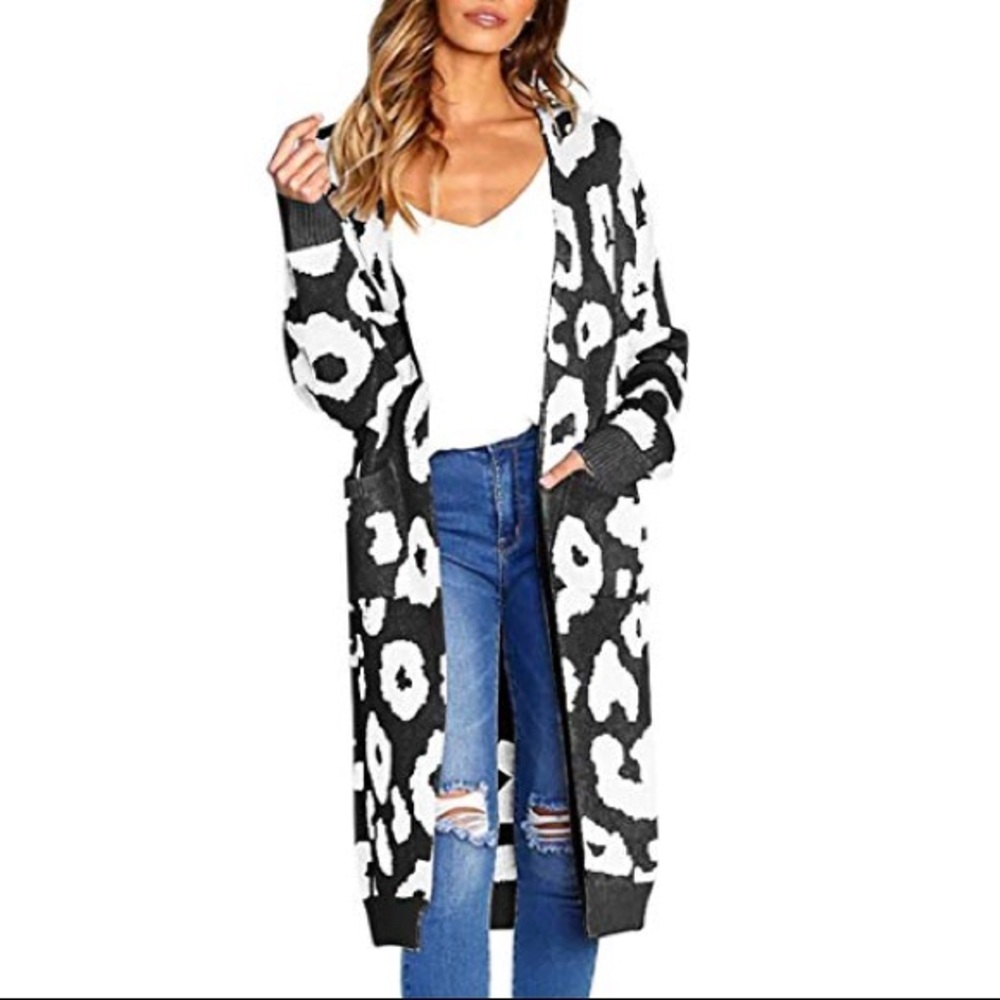🐾 Black + White Long Cardigan sz M 🐾